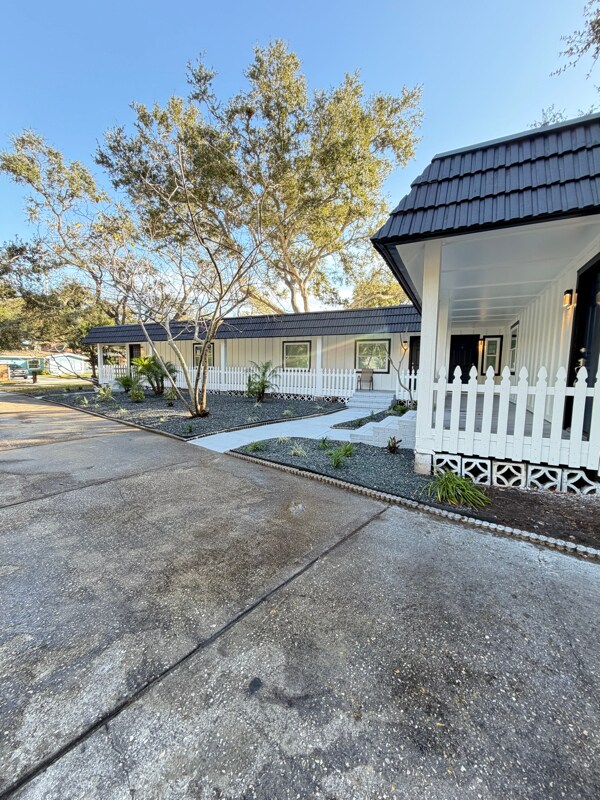 1156 Orange Ave in Dunedin, FL - Building Photo - Building Photo