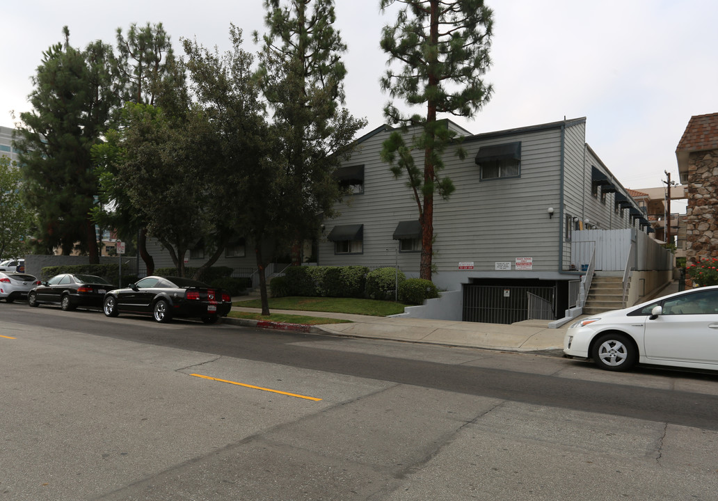 330 W Doran St in Glendale, CA - Foto de edificio