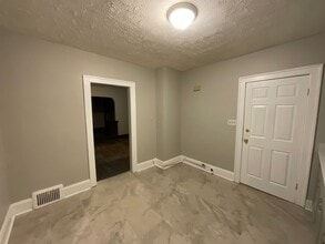 10012 Greenview Ave in Garfield Heights, OH - Building Photo - Building Photo