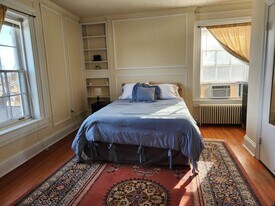 342 Fairmont Ave, Apt 5, Unit #5 FULLY FURNISHED RENTAL Retro Loves Company in Winchester, VA - Building Photo