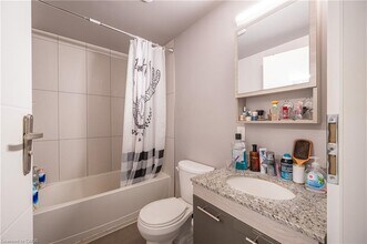 250 Albert St in Waterloo, ON - Building Photo - Building Photo