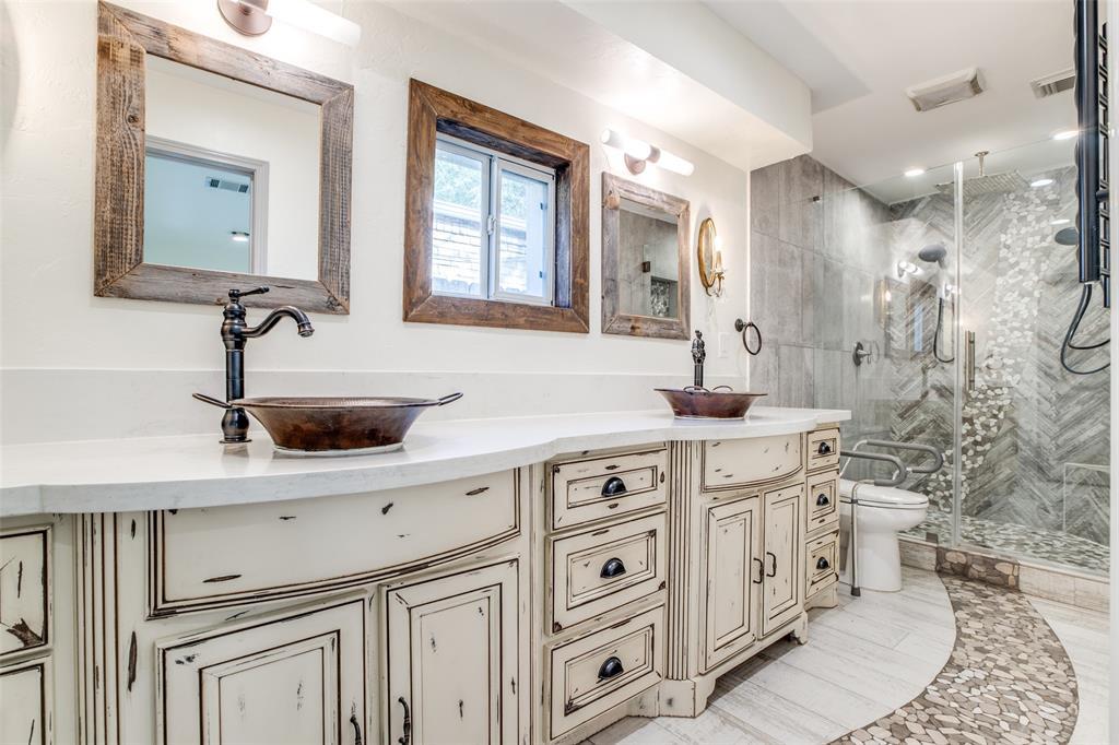 7819 Bankside Dr in Houston, TX - Building Photo