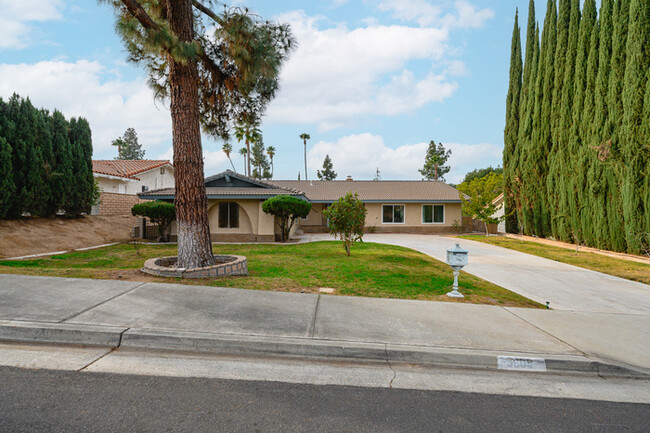 property at 5609 Vía Junipero Serra