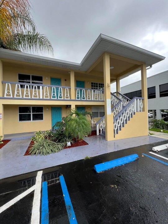 416 W Boynton Beach Blvd in Boynton Beach, FL - Foto de edificio