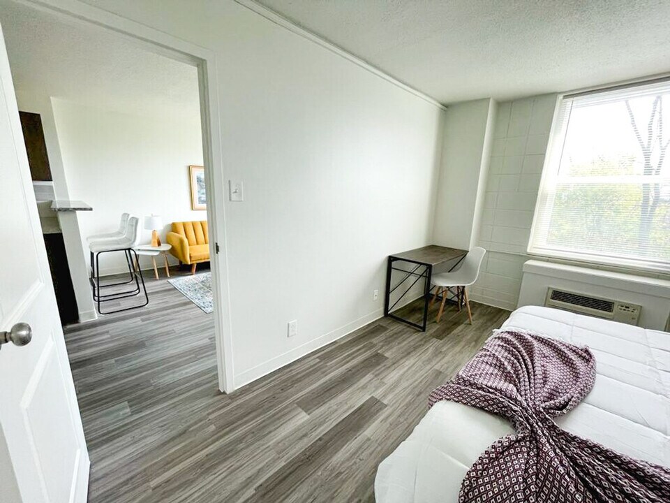 2452 Kinsey Ave in Cincinnati, OH - Building Photo