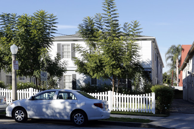 Dickens Courtyard 8 in Sherman Oaks, CA - Building Photo - Primary Photo