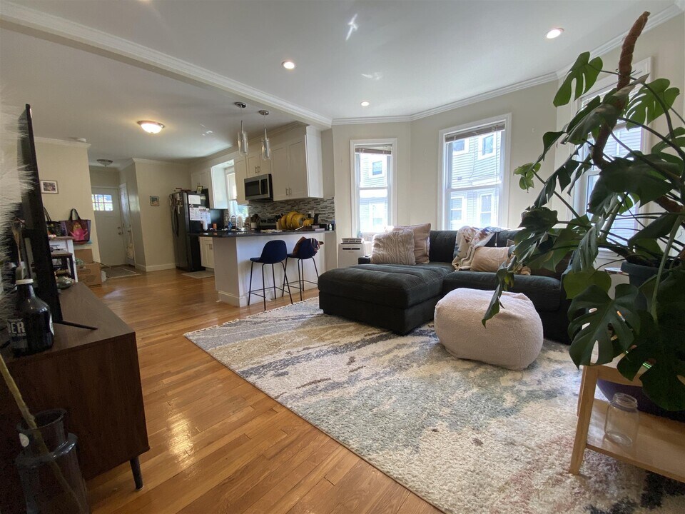 22 Rice St, Unit 2 in Cambridge, MA - Building Photo