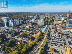 175 Hunter St E in Hamilton, ON - Building Photo - Building Photo