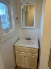 38 Oak St in Westerly, RI - Building Photo - Building Photo