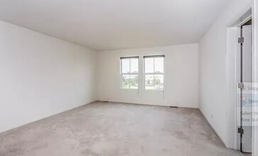 676 Acadia Cir in Crystal Lake, IL - Foto de edificio - Building Photo