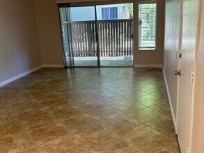 18350 Hatteras St, Unit 108 in Tarzana, CA - Building Photo - Building Photo