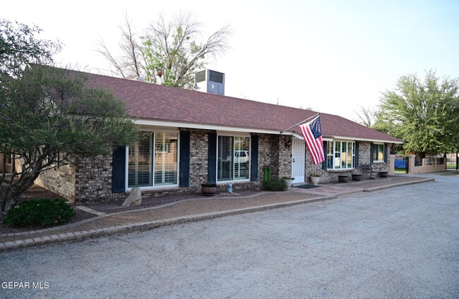 10725 W Burt Rd in Socorro, TX - Building Photo - Building Photo