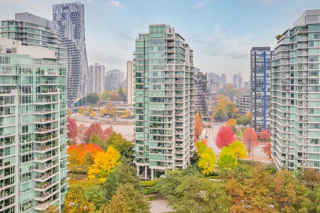 Bayshore Outlook in Vancouver, BC - Building Photo - Building Photo