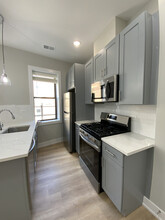 440 W Belden Ave, Unit #432-06 in Chicago, IL - Building Photo - Building Photo