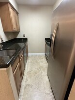 2851 N Oakland Forest Dr in Oakland Park, FL - Building Photo