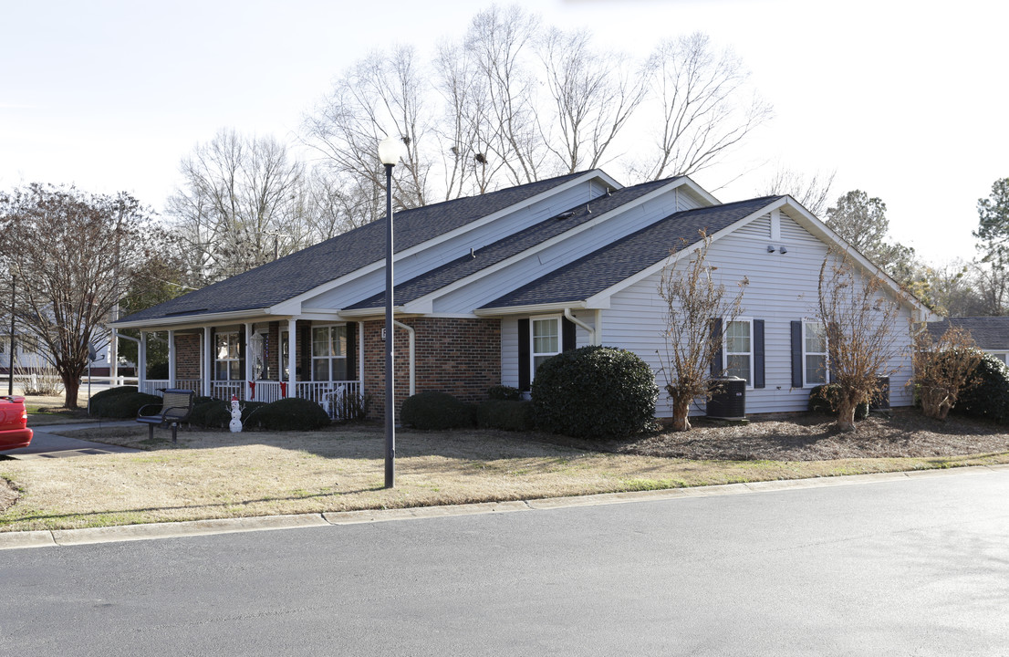 Belle Ville Apartments in Clinton, SC - Building Photo