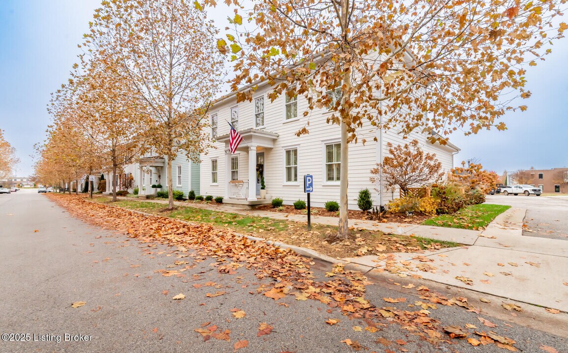 9413 Civic Way in Prospect, KY - Building Photo