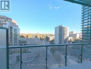 110 Broadway Ave in Toronto, ON - Building Photo - Building Photo