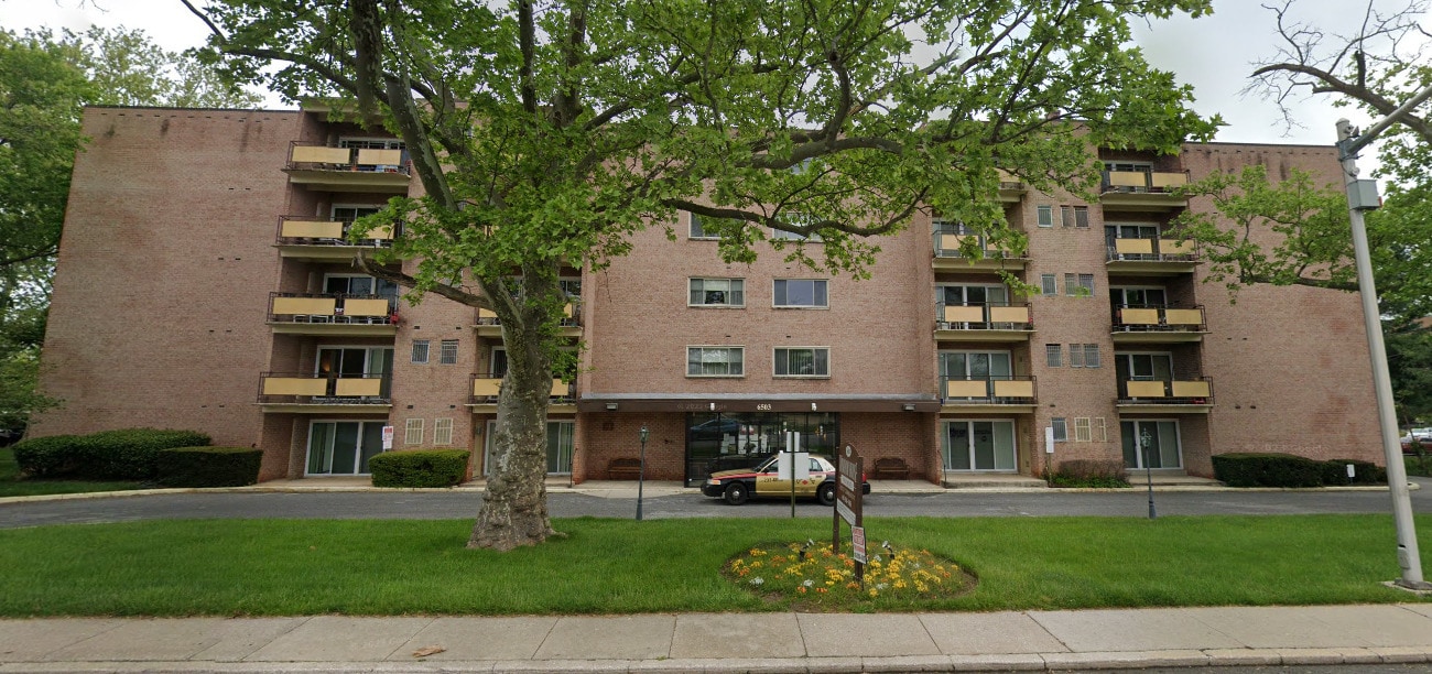 Windsor House Apartments- 55+ in Baltimore, MD - Foto de edificio