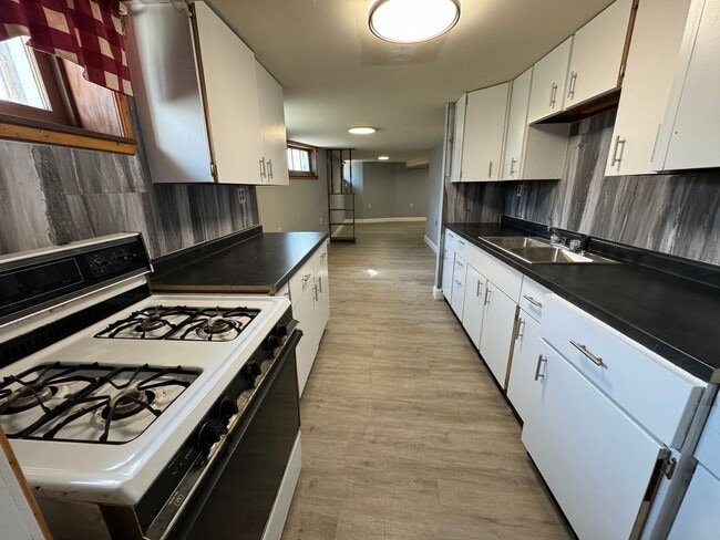 property at 1728 S 7th St