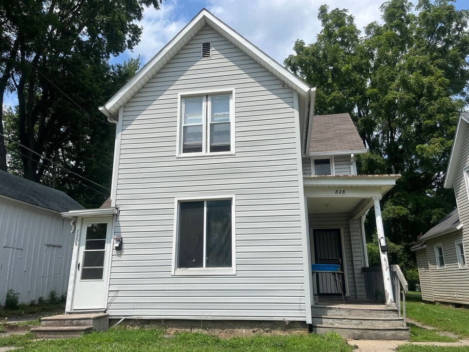 828 Huestis Ave in Fort Wayne, IN - Building Photo