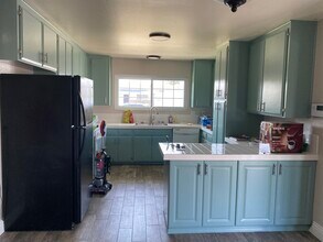 1630 Ionian St in San Diego, CA - Building Photo - Building Photo