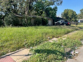 5782 Belcrest St in Houston, TX - Building Photo - Building Photo