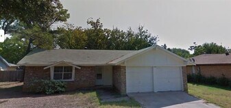 5410 King Manor Dr in Lake Dallas, TX - Building Photo