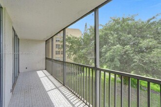 3821 Environ Blvd-Unit -403 in Lauderhill, FL - Foto de edificio - Building Photo