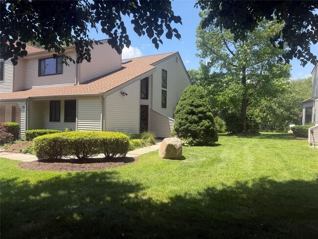 15 Lakeridge Dr in Huntington, NY - Building Photo - Building Photo
