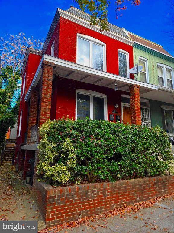 property at 757 Girard St NW