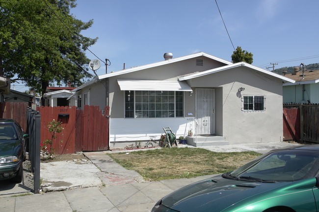 2679-2681 Parker Ave in Oakland, CA - Building Photo - Building Photo