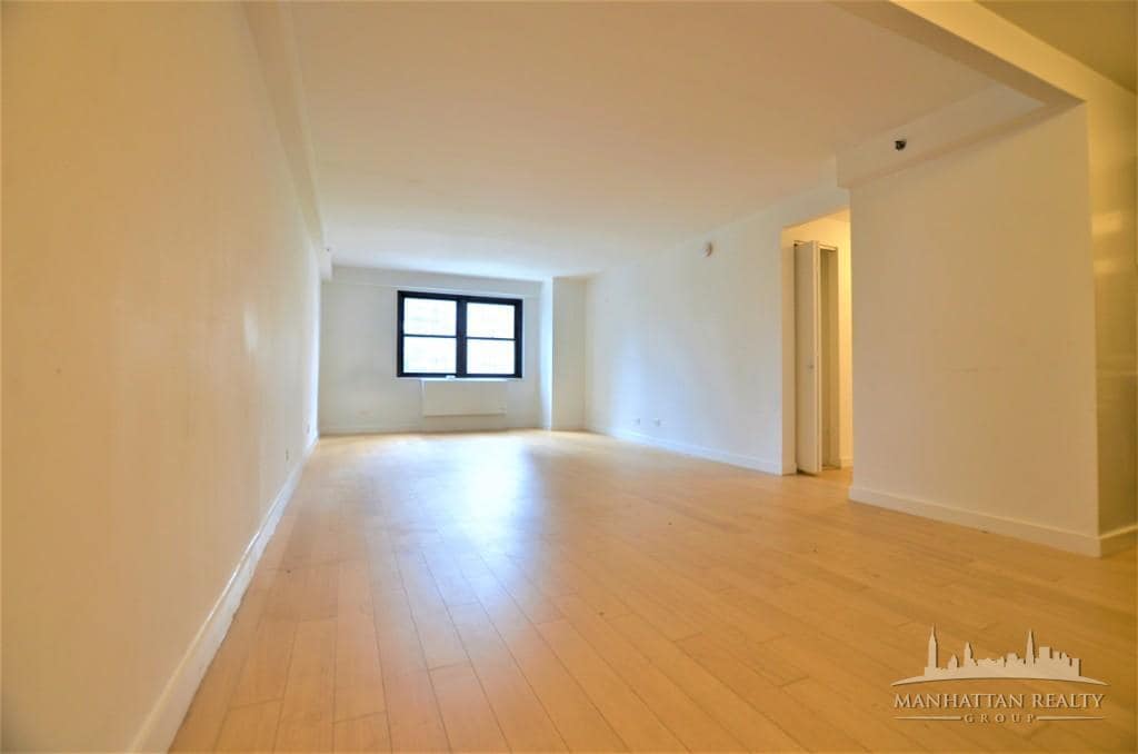 1553 2nd Ave in New York, NY - Building Photo
