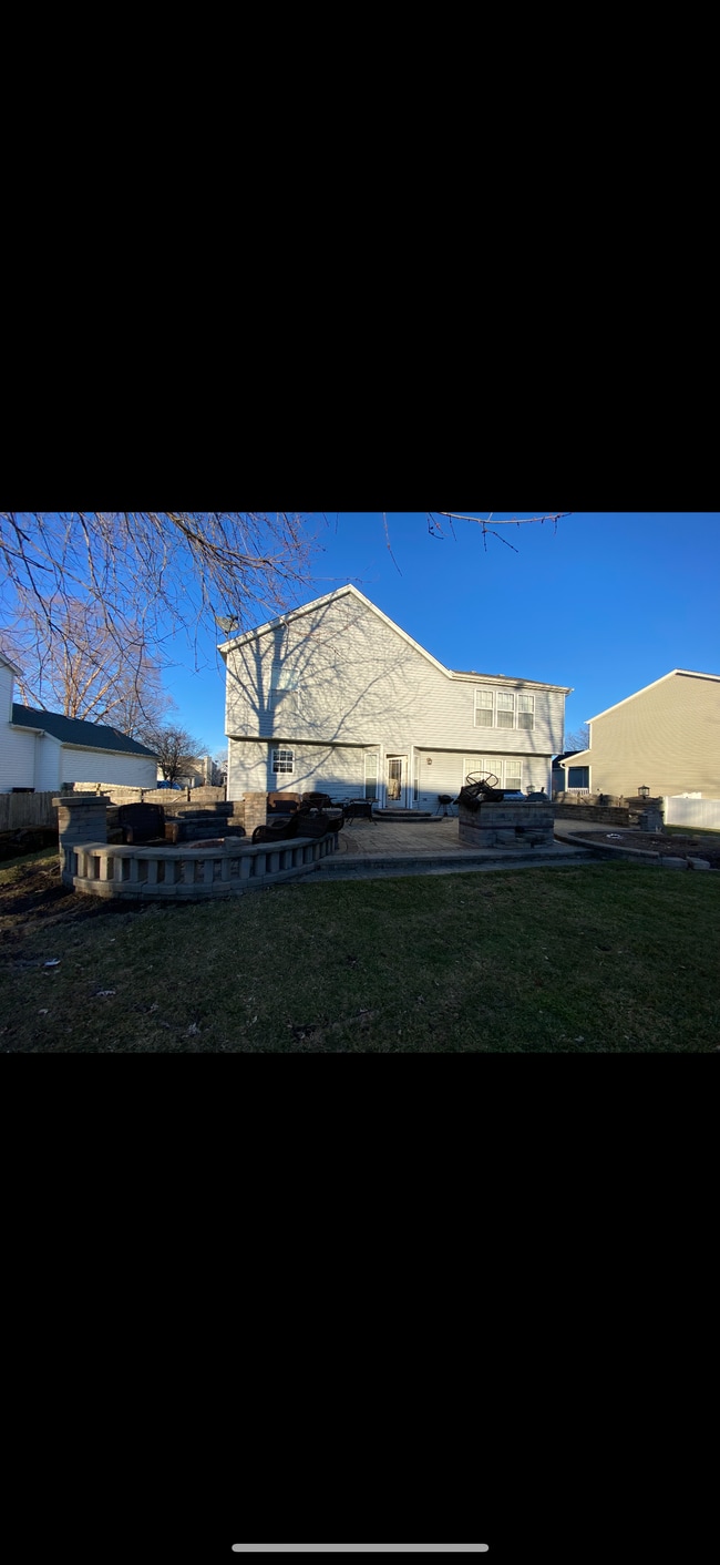 1915 Chestnut Grove Dr in Plainfield, IL - Building Photo - Building Photo