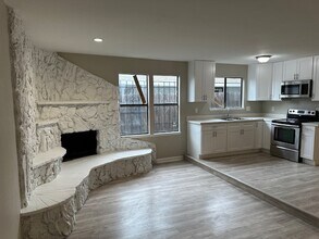 3452 S Airport Way in Stockton, CA - Foto de edificio - Building Photo