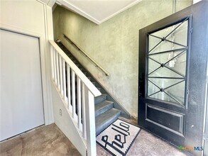 123 W May St in Yoakum, TX - Foto de edificio - Building Photo