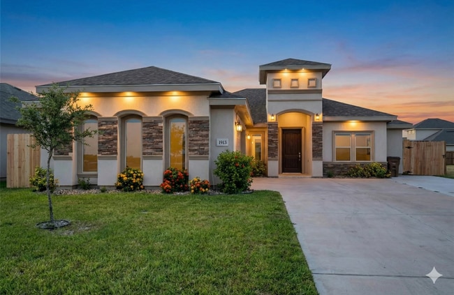 property at 1913 Ridgeway Cir