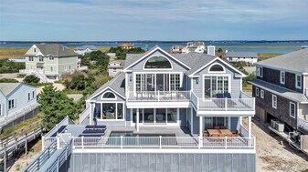 939 Dune Rd in Westhampton Beach, NY - Building Photo