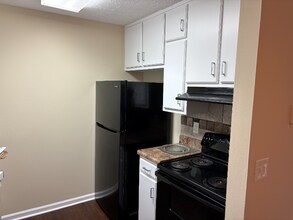 527 Charleston Ln in Lawrenceville, GA - Building Photo - Building Photo