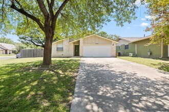 10300 Rutland Village E in Austin, TX - Building Photo - Building Photo