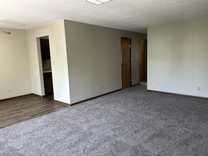 1716 D Ave NE in Cedar Rapids, IA - Building Photo - Building Photo