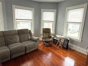 53 Hadwin St in Central Falls, RI - Foto de edificio - Building Photo