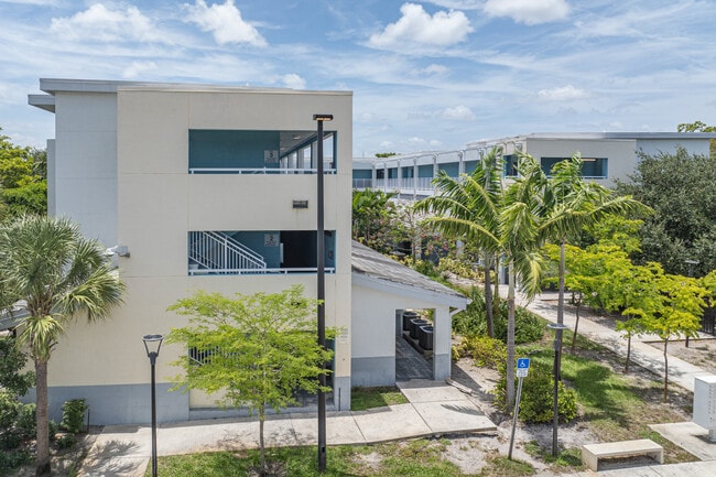 Rock Island Apartments in Fort Lauderdale, FL - Building Photo - Building Photo