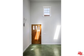 2358 W 20th St in Los Angeles, CA - Building Photo - Building Photo