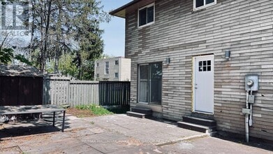 82 Sanford St in Barrie, ON - Building Photo - Building Photo