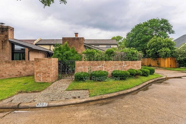 property at 4702 N Cashel Cir