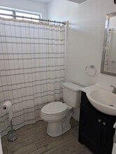 5232 Wilkinson Ave, Unit #3 in Valley Village, CA - Foto de edificio - Building Photo