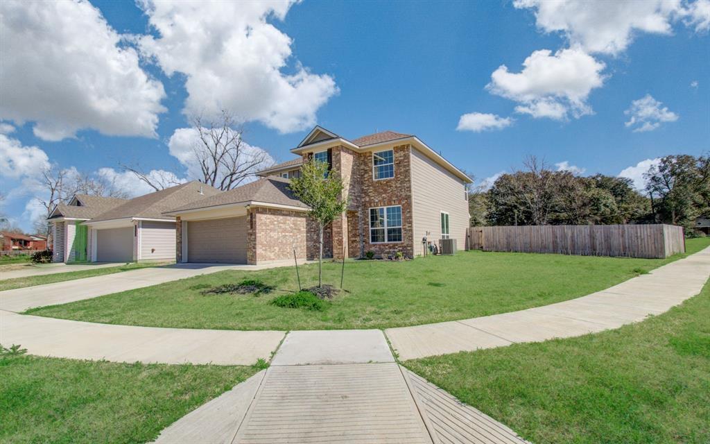 1002 Oak Branch Ln in Tomball, TX - Building Photo