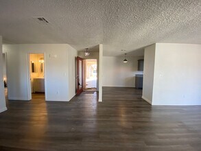 690 E Calvada Blvd in Pahrump, NV - Building Photo - Building Photo