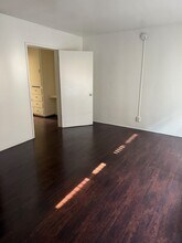 212 Santa Fe S Ave, Unit 1 in Compton, CA - Foto de edificio - Building Photo